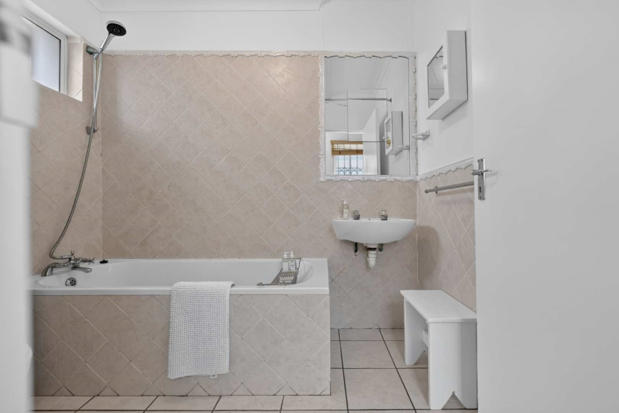 1 Bedroom Property for Sale in Rondebosch Village Western Cape